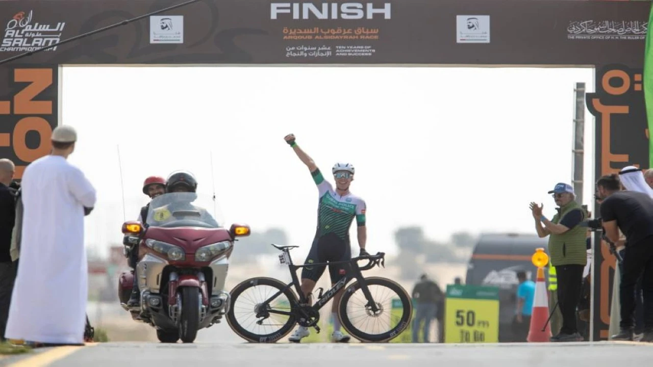 رياح قوية.. تحديات مناخية تواجه المتسابقين في سباق عرقوب السديرة بنسخته الحالية